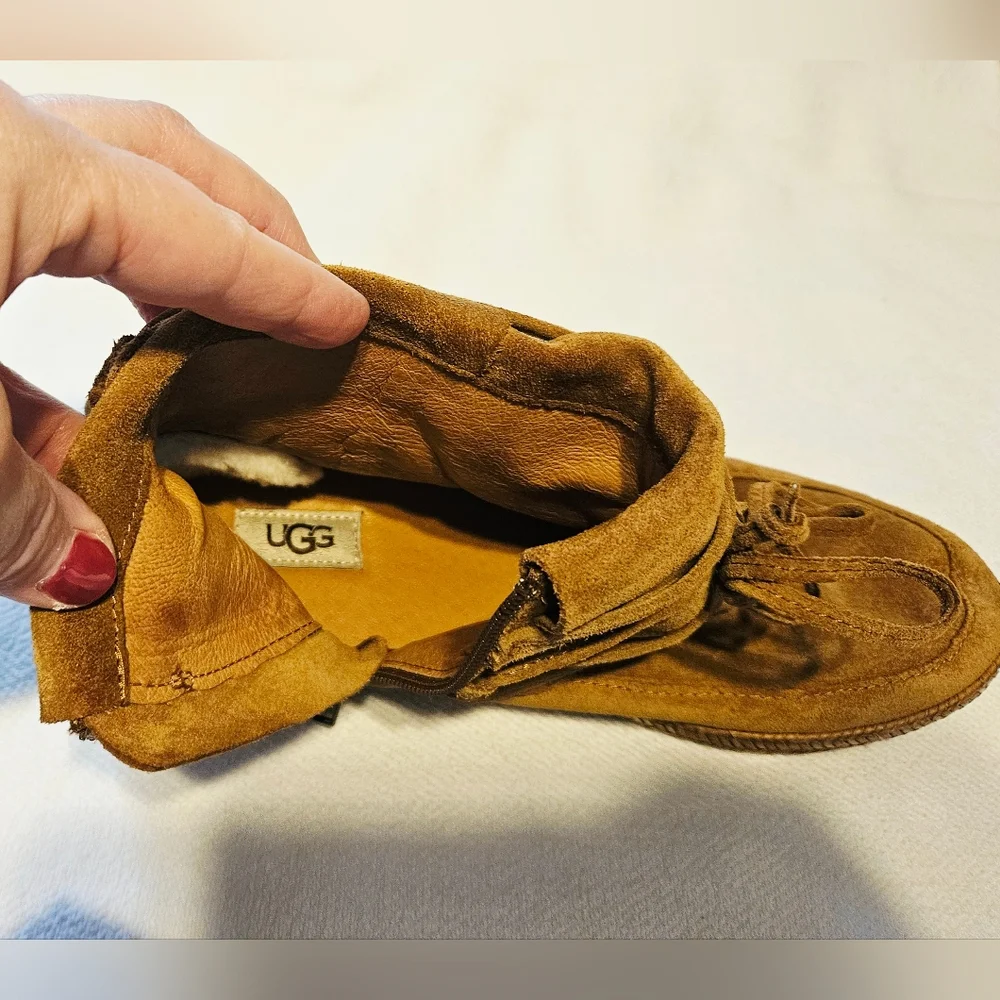 UGG Reid Womens Soft Suede Moccasins Size 8.5 Beige - Picture 4 of 6